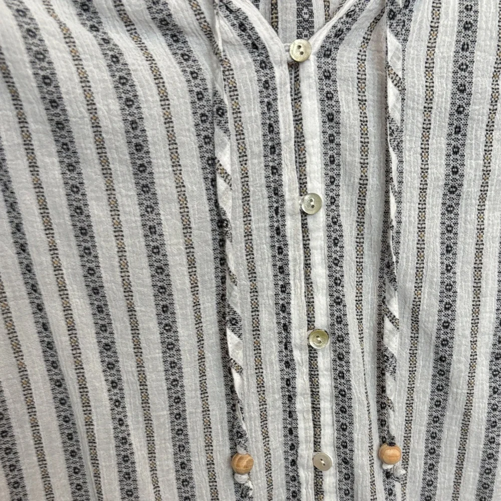 J Jill Women’s Bohemian  Striped Gray and White Top - Picture 4 of 7